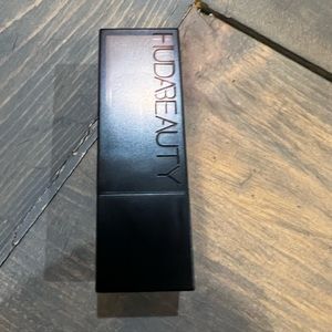 Huda Beauty- Sweet Cheeks